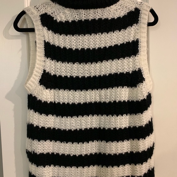 Sweater vest - Picture 3 of 3